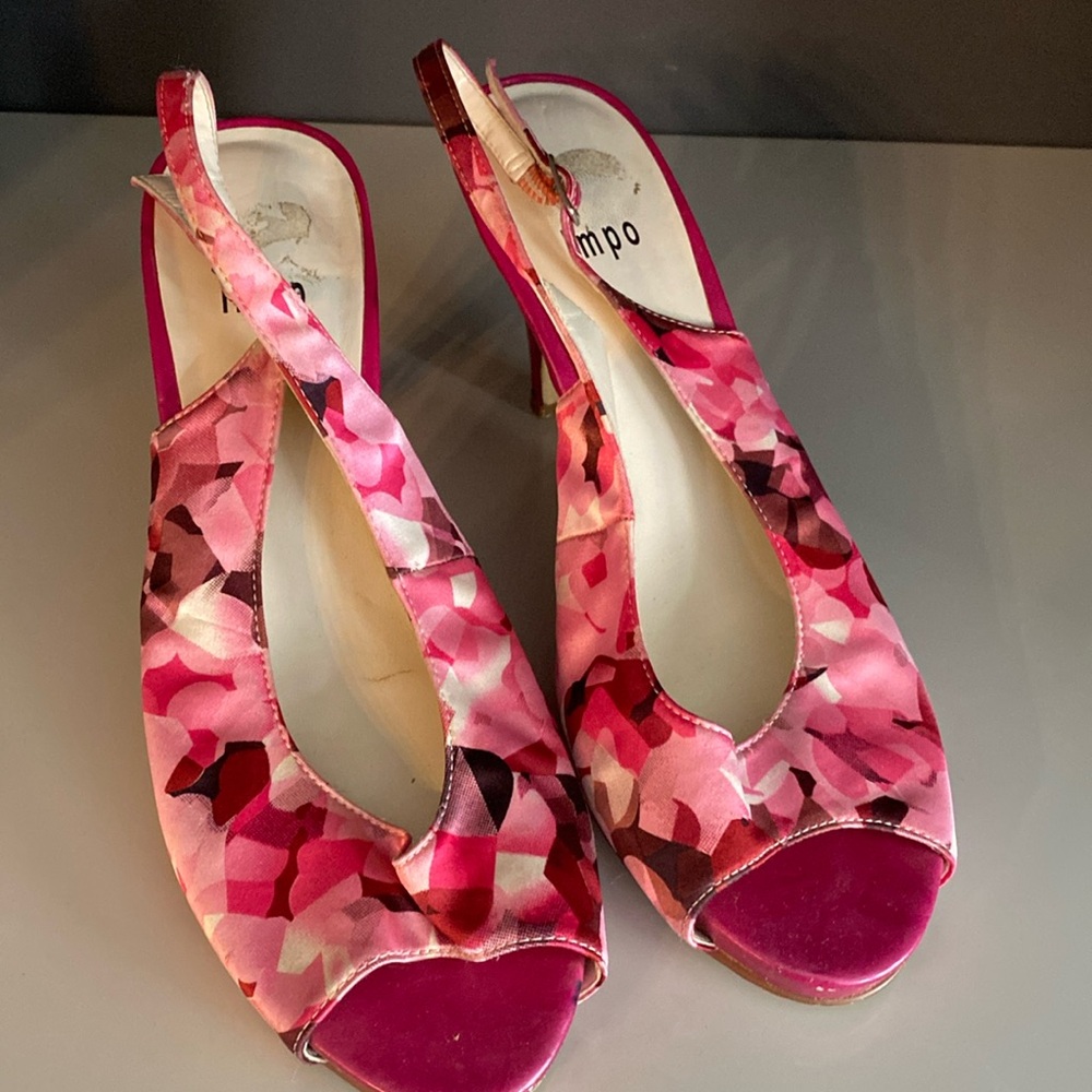 Sling back material patterned heel